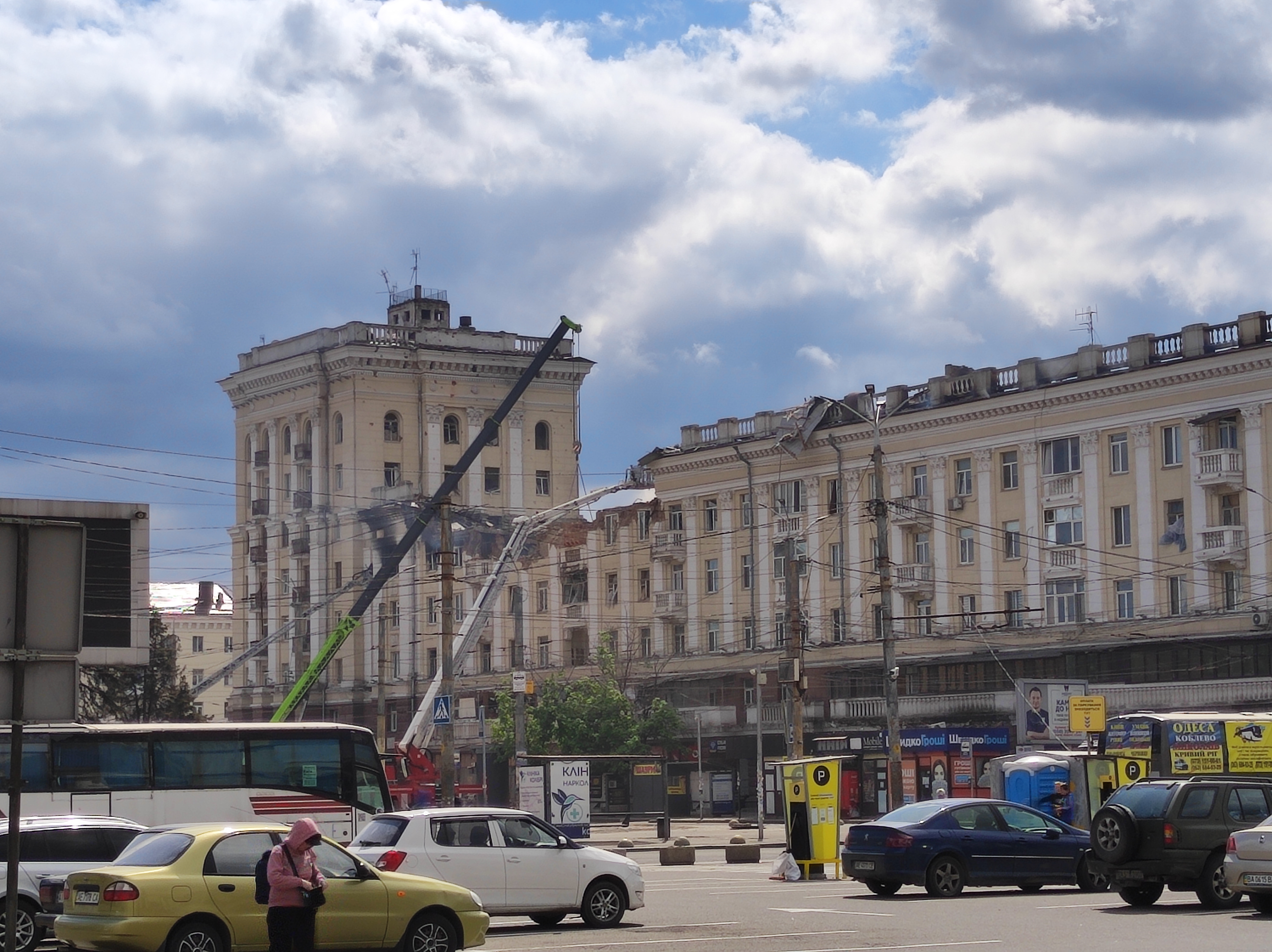  The multi-story residential building on 1 Voksalna Square, Dnipro (from the side of the Railway station)