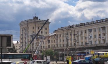  The multi-story residential building on 1 Voksalna Square, Dnipro (from the side of the Railway station)
